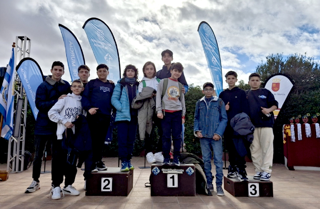 Alumnos del Tierno Galv�n y el Juan de la Cierva consiguen un d�cimo puesto en la Final Regional Escolar de Ajedrez